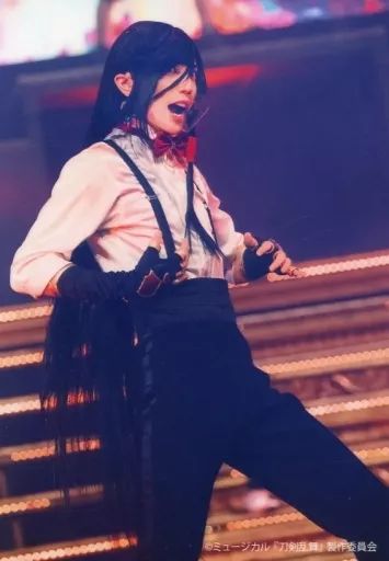 【中古】生写真(男性) 有澤樟太郎(和泉守兼定)/ライブフォト・膝上・キャラクターショット/「ミュージカル『刀剣乱舞』 五周年記念 壽 乱舞音曲祭」ローソンプリント限定ブロマイド没有明显的损伤或污渍