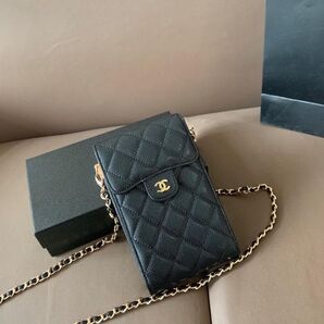 ブラック キルティングデザイン ショルダーバッグ スマホショルダーポーチ ブラック C&Cゴールドロゴ