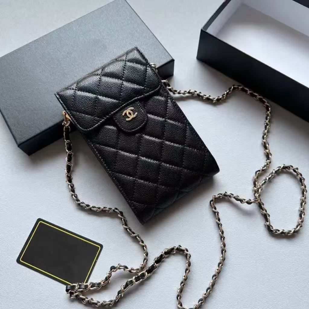 ゴールドチェーン付 斜め掛け キルティングデザインのブラックショルダーバッグ 