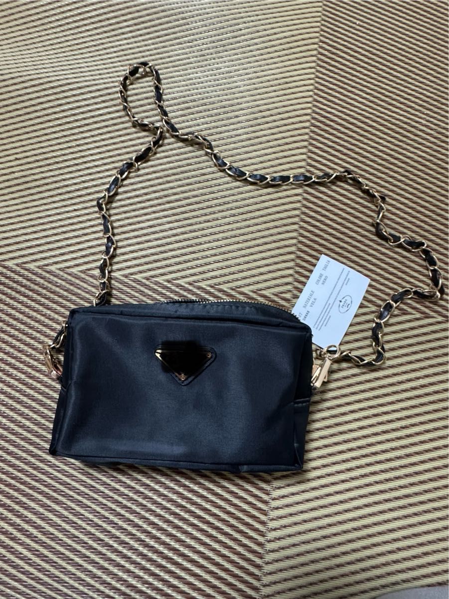 ショルダーバッグ チェーン付き