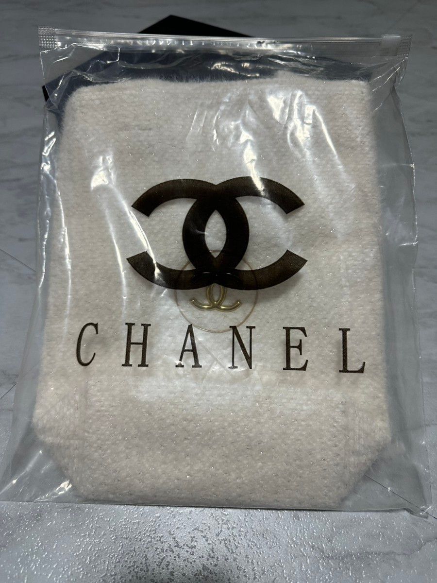 sale！新品 CHANELノベルティ、もふもふトートバッグ　化粧品ポーチ 