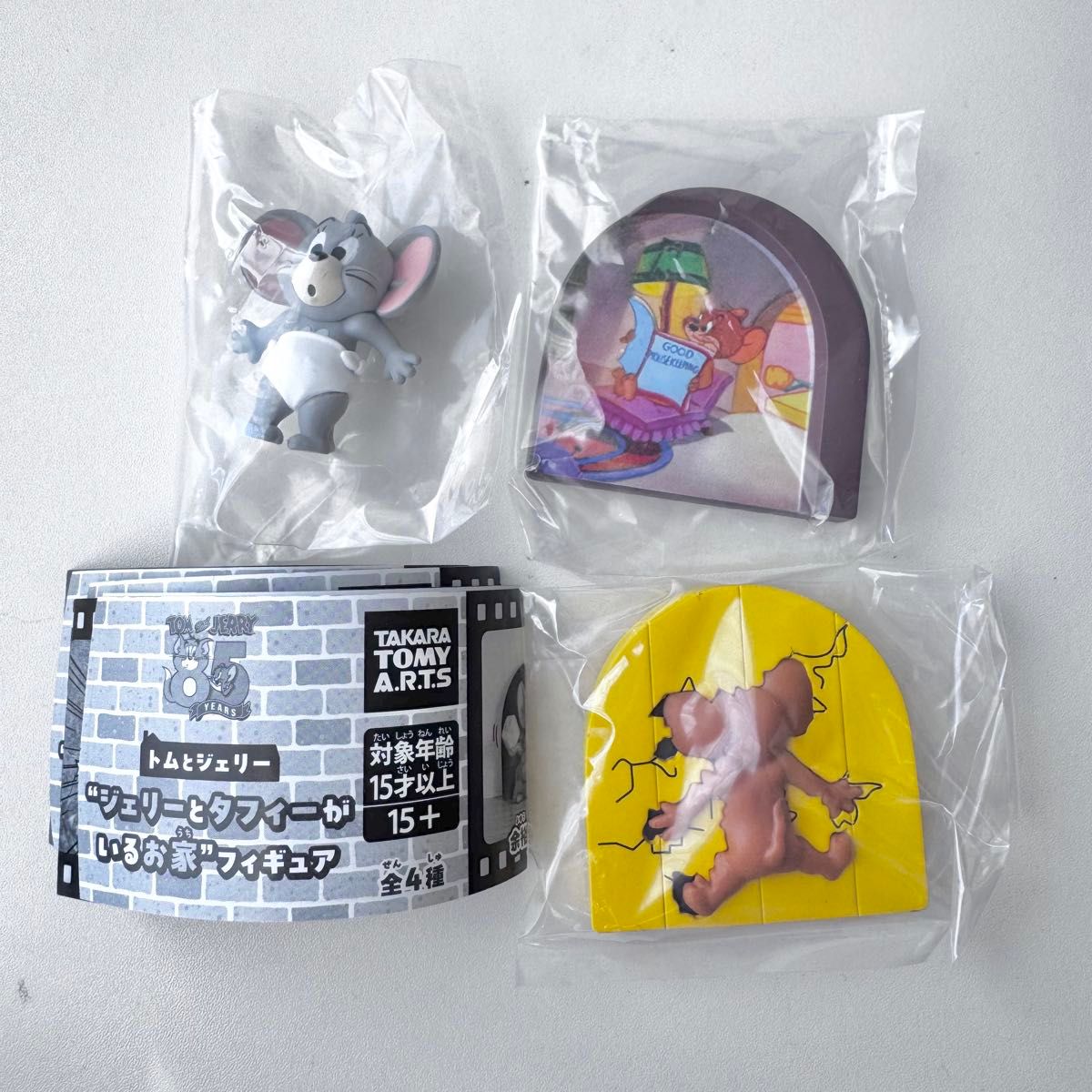 トムとジェリー “ジェリーとタフィーがいるお家”フィギュア