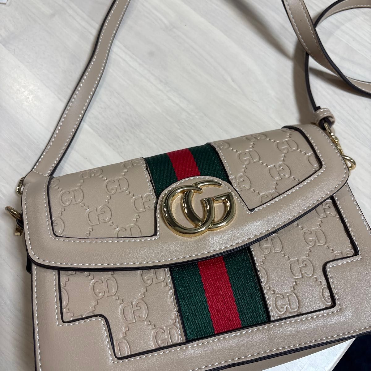 ショルダーバッグ ベージュ