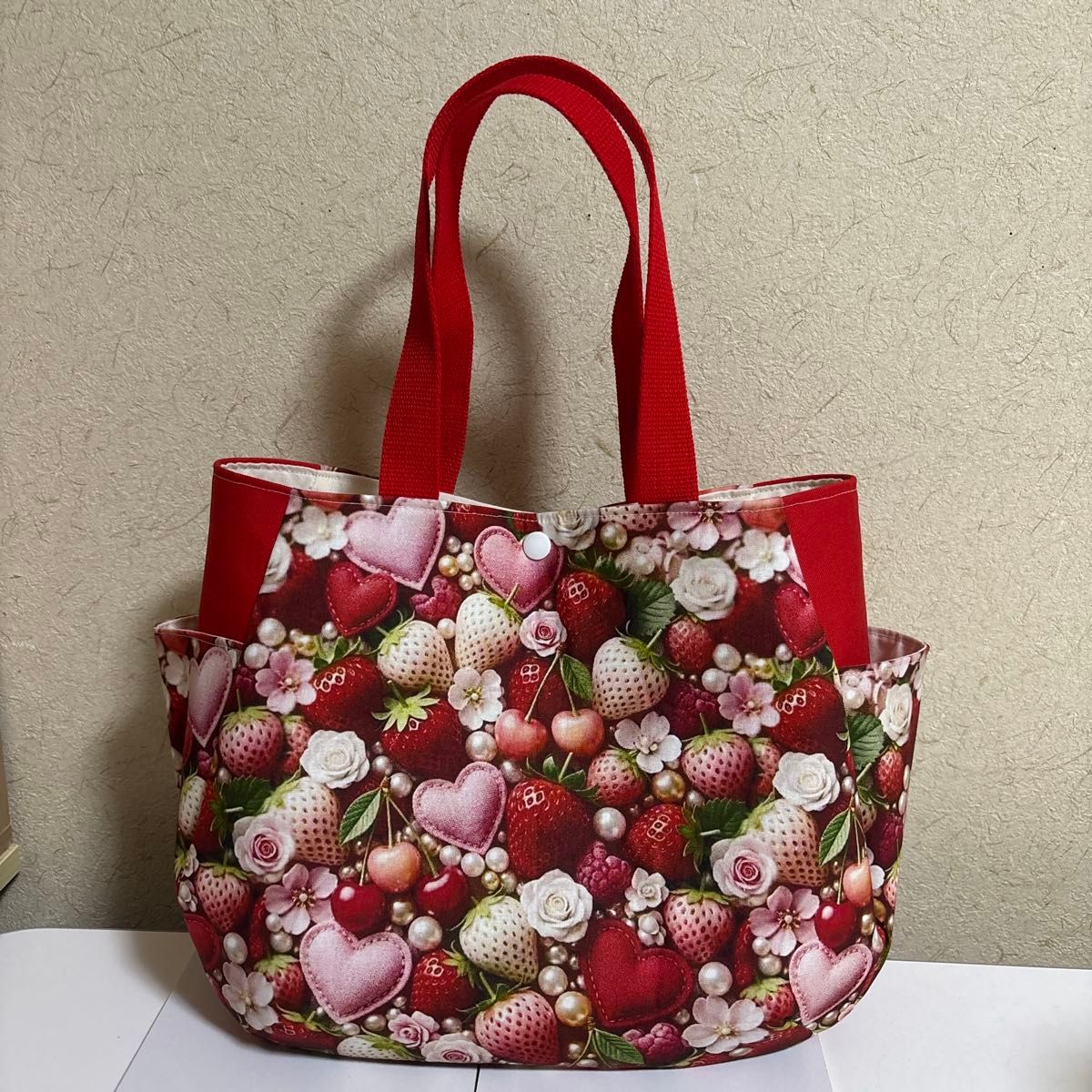 いちご　ハート　ハンドメイドトートバッグ　チューリップ風