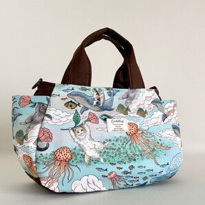 ハンドメイド Dカン付き スカイブルー色地 猫とくじらと魚柄プリント生地 サイドポケットトートバッグ♪