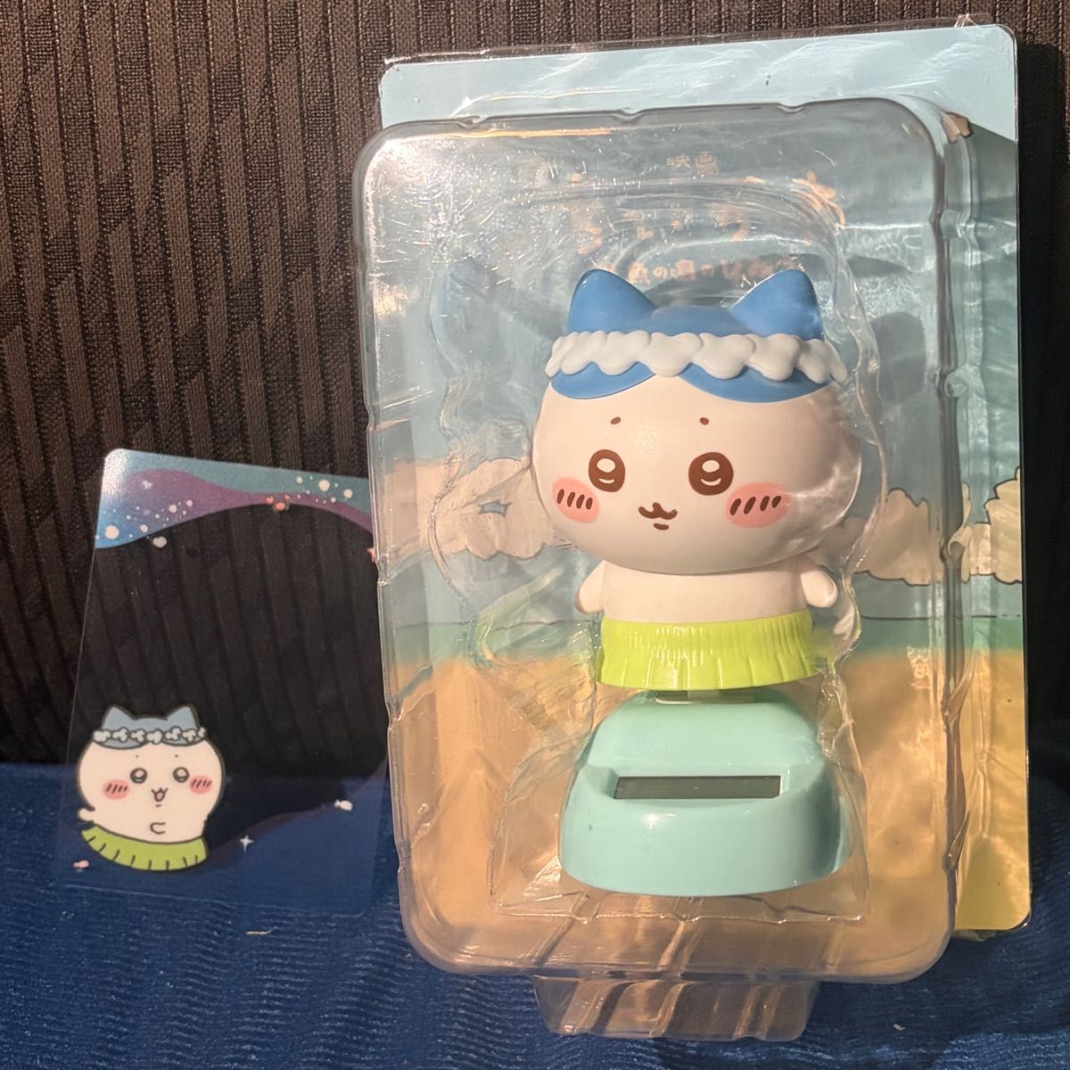 ちいかわ 映画 人魚の島のひみつ ゆらゆらソーラーフィギュア ハチワレ 首振り クリアカード付き