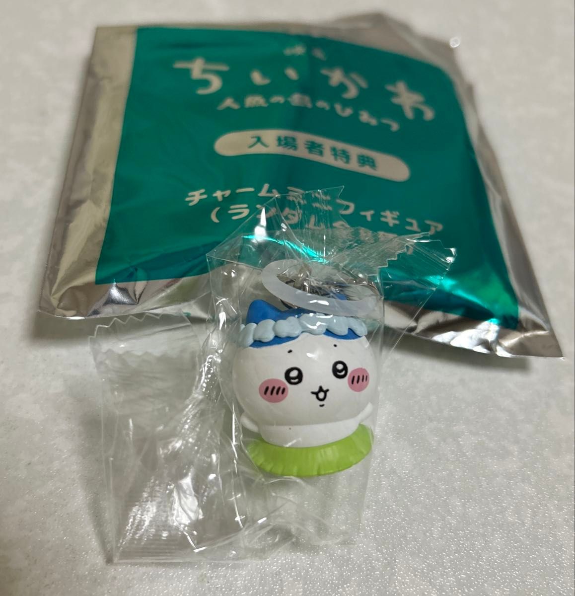 映画 ちいかわ 入場特典 チャームミニフィギュア ハチワレ 1個 