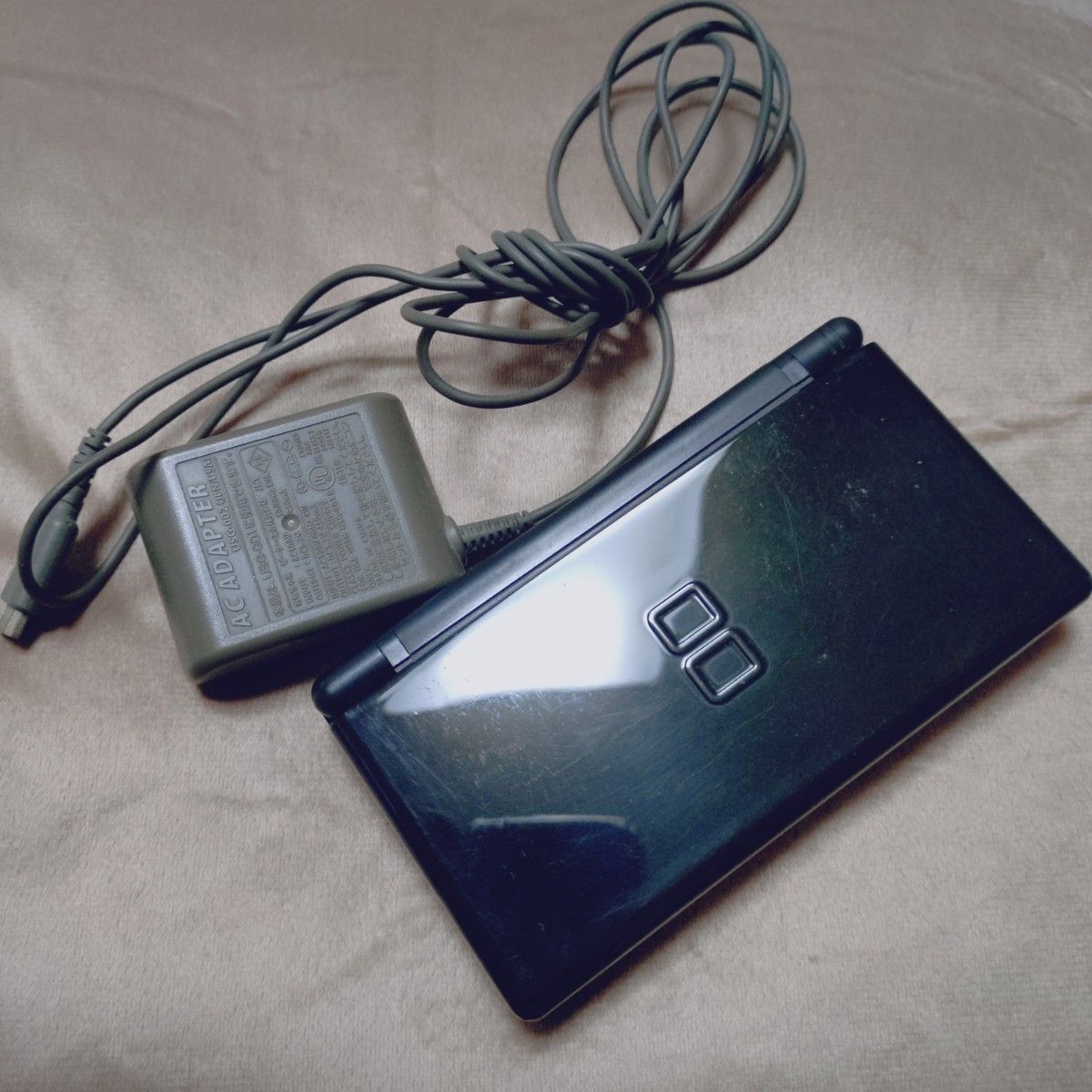 DS Lite ブラック ニンテンドーDS 任天堂　Nintendo　本体　充電アダプター付き