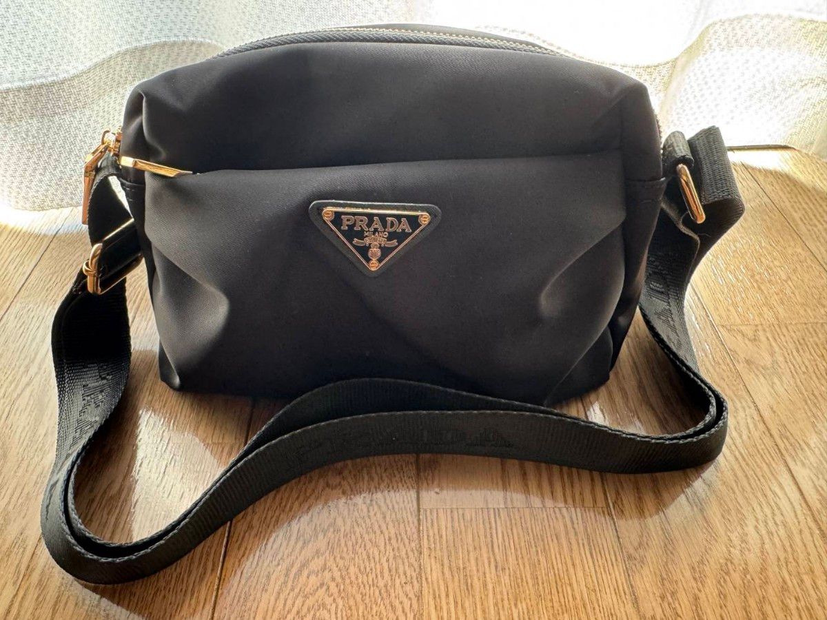PRADA プラダ ナイロン ショルダーバッグ カメラバッグ 三角ロゴ ブラック