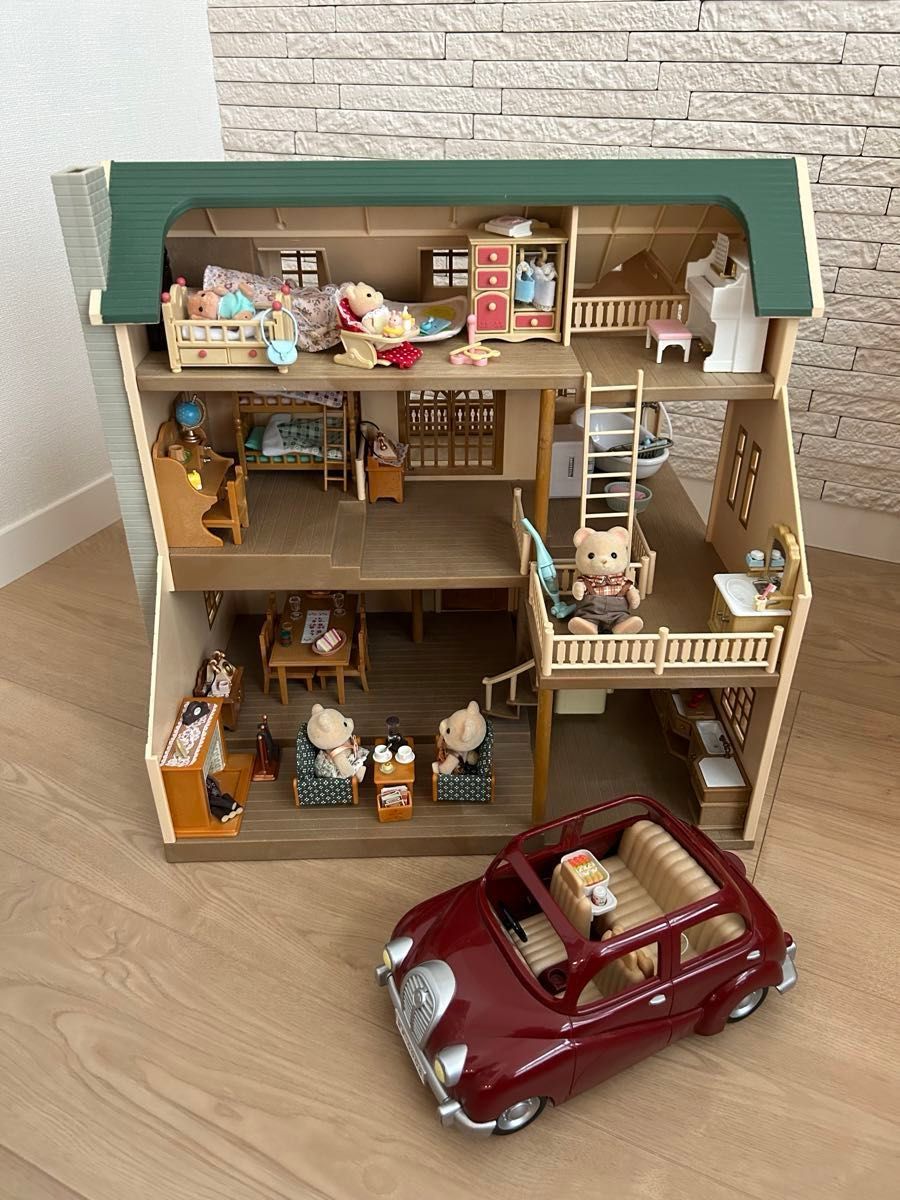 シルバニアファミリー 緑の丘のすてきなお家、家具、車、人形セット二手;物流保障;没有明显的损伤或污渍