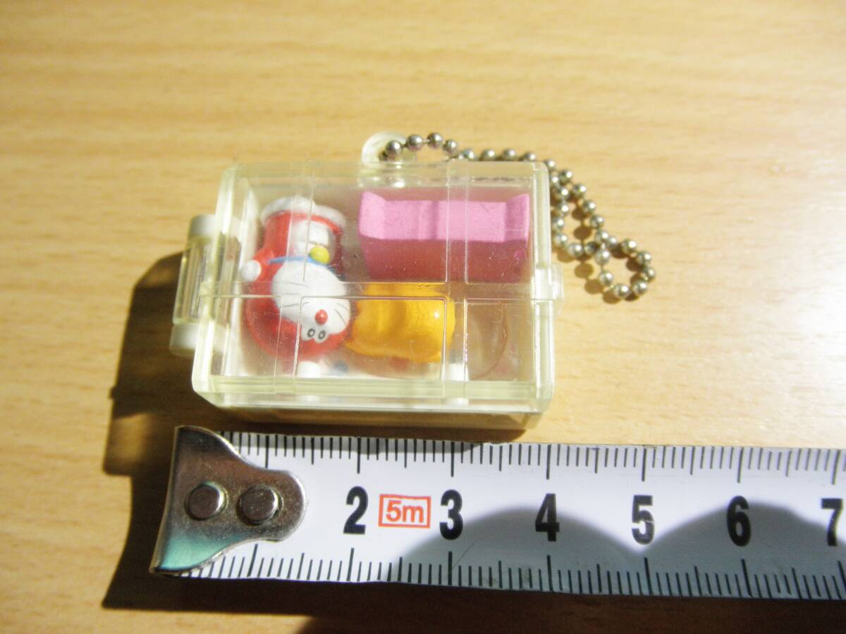 赤ドラえもん＆ぐでたま超ミニマスコット（欠品部品有り）