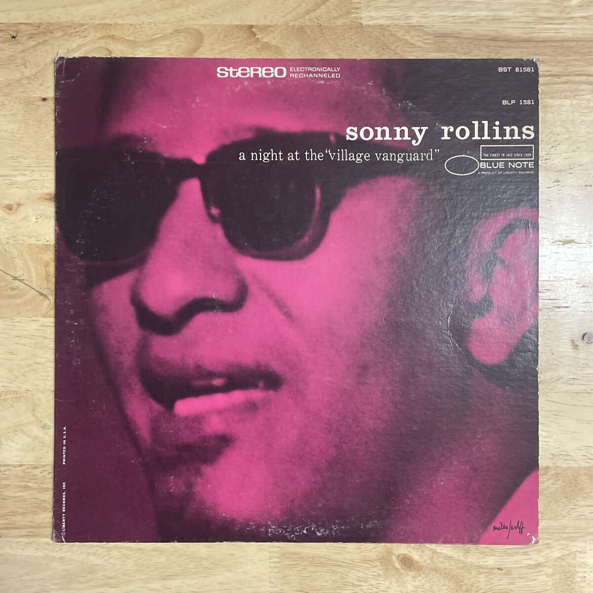 LP 即決 SONNY ROLLINS/A NIGHT AT THE VILLAGE VANGUARD[US盤:青白UAラベル:Blue Note BST 81581:元々の紙製スリーヴ付:Pete La Roca(dr)]