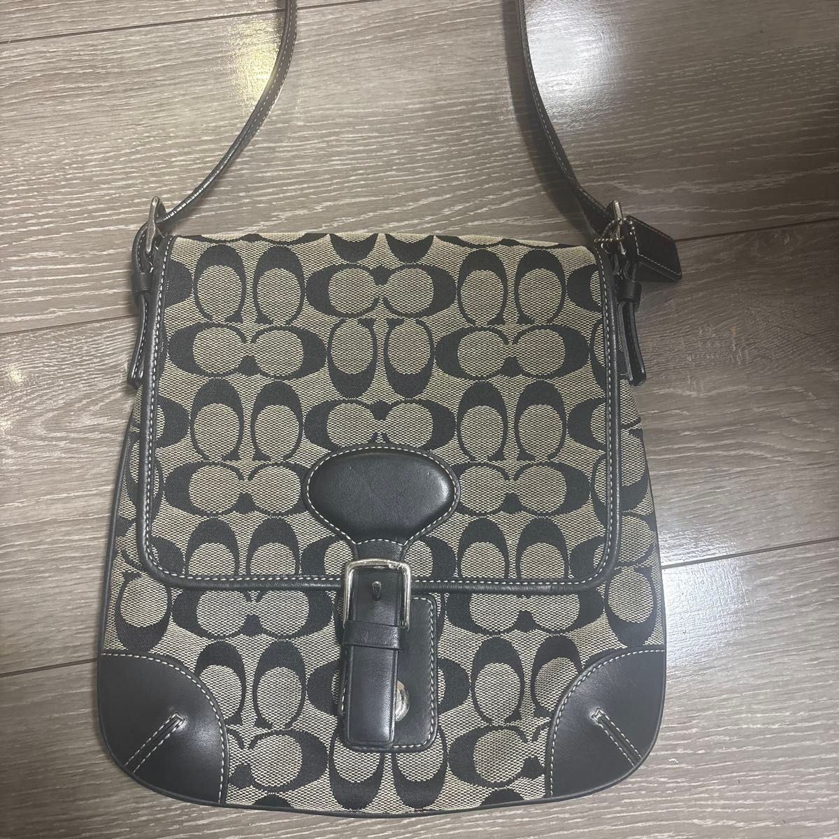 COACH ショルダーバッグ二手;物流保障;没有明显的损伤或污渍