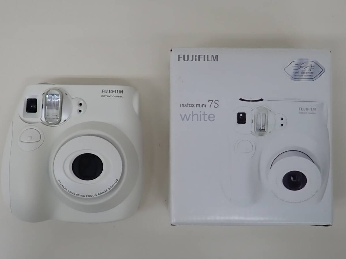 8481★フジフイルム instax mini7S white チェキ フイルムあり 動作未確認