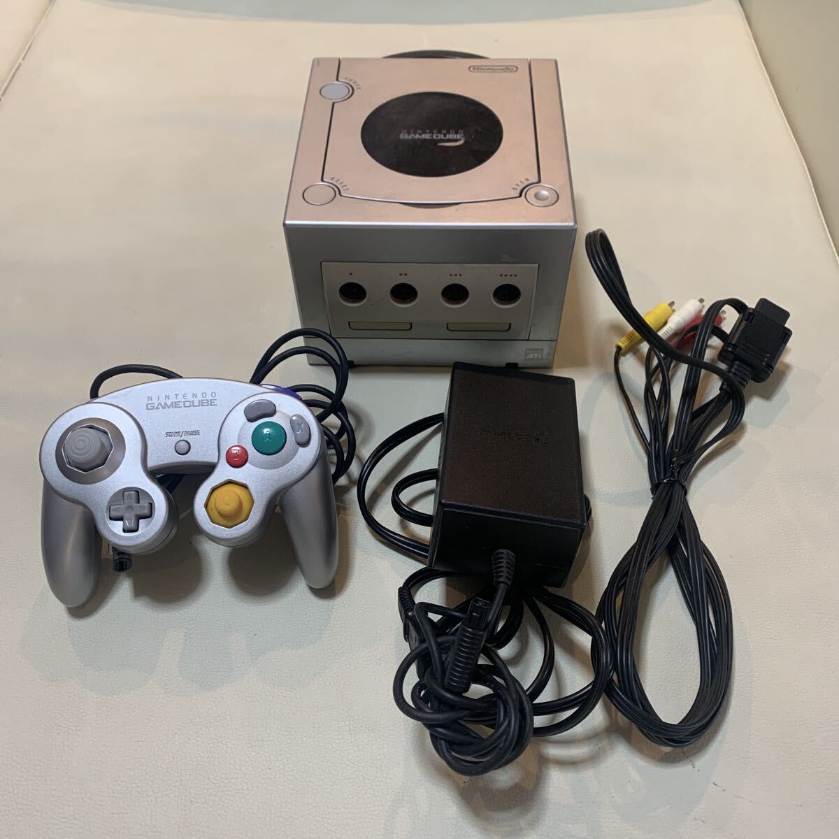 ☆IS-0106え100 Nintendo ニンテンドー GAMECUBE ゲームキューブ DOL-001 動作確認済☆