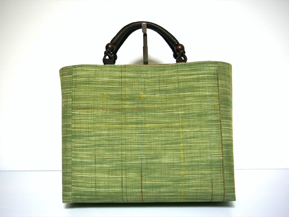 正絹 紬着物リメイク 手提げバッグ A4も余裕サイズ　緑 グリーン系霞文 小さな鳥模様 ハンドメイド