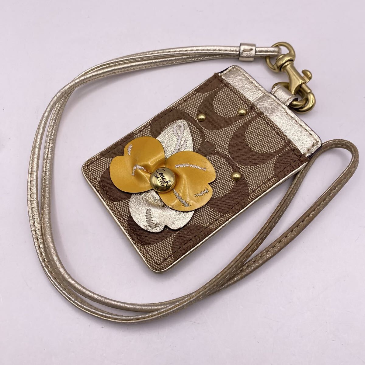 E COACH コーチ シグネチャー IDケース パスケース 定期入れ フラワーモチーフ ストラップ付き かわせみ