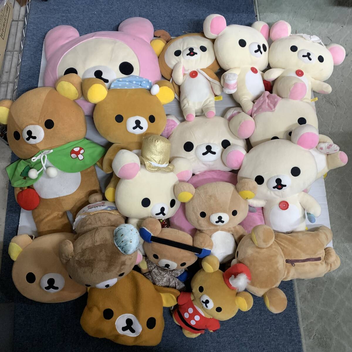 ■リラックマ コリラックマ ぬいぐるみ キャラクター クッション まとめて クマ 人形 クリスマス 王冠 ケープ 寝そべり 他 現状品■E44802