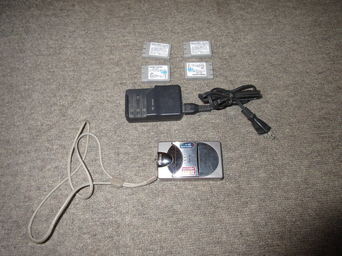 コニカ　Revio KD-510Z　500万画素＆3倍ズーム搭載のコンパクトモデル　電池充電器あり