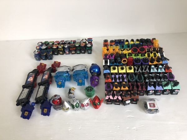 A11-319-0309-060【中古】仮面ライダー　フォーゼ　ギミック　変身アイテム　アストロスイッチシリーズ104個　まとめ　1スタ