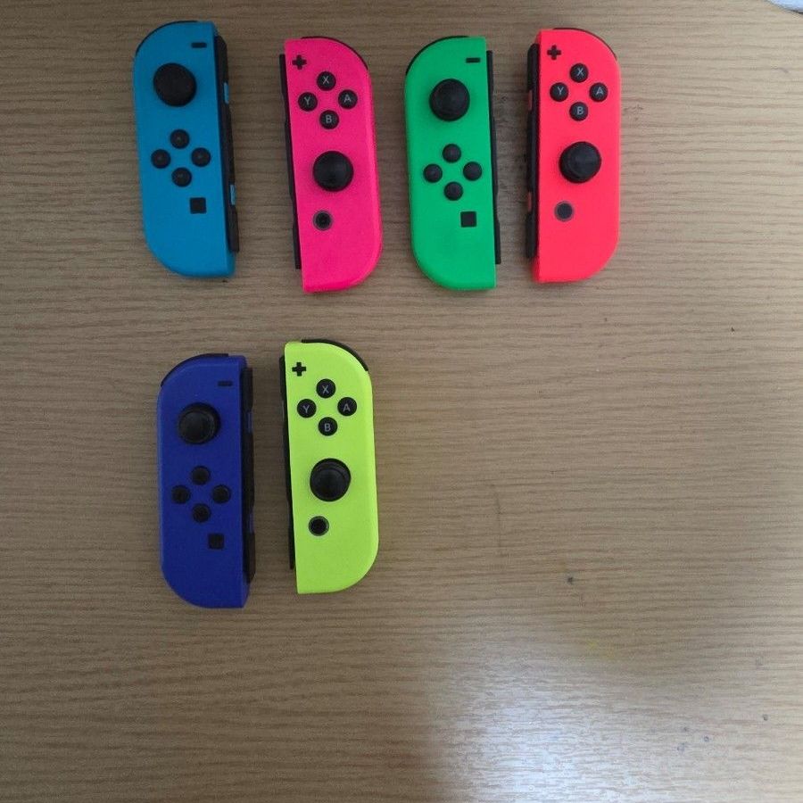 (木曜日まで！期間限定値下げ！！！)(動作するか不明)Nintendo Switch ジョイコン、Switch対応コントローラー二手;物流保障;有损伤或污渍;航空禁运