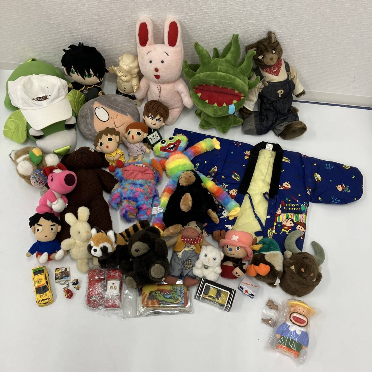 △ まとめ商品 レトロ 30点以上 ぬいぐるみ クレヨンしんちゃん トニートニー・チョッパー ハギーワギ― ゲゲゲの鬼太郎 平成 昭和 卸