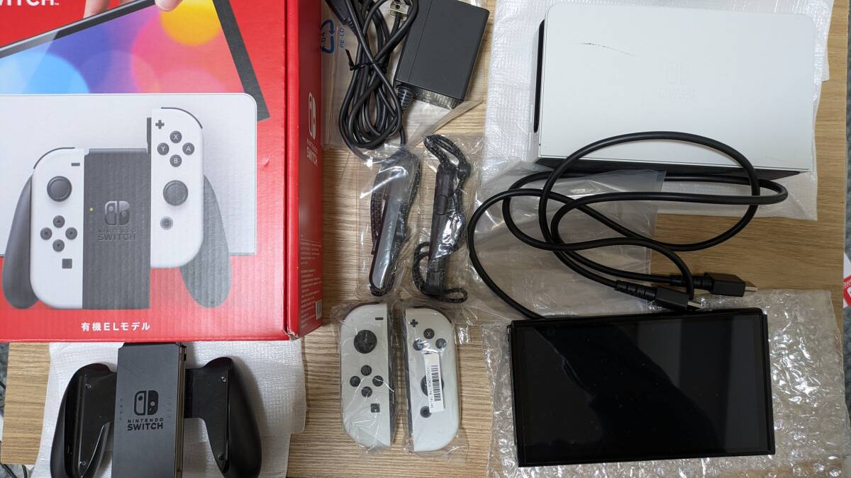 Nintendo Switch 有機ELモデル ホワイト　グリップコントローラー・microSDカード付き