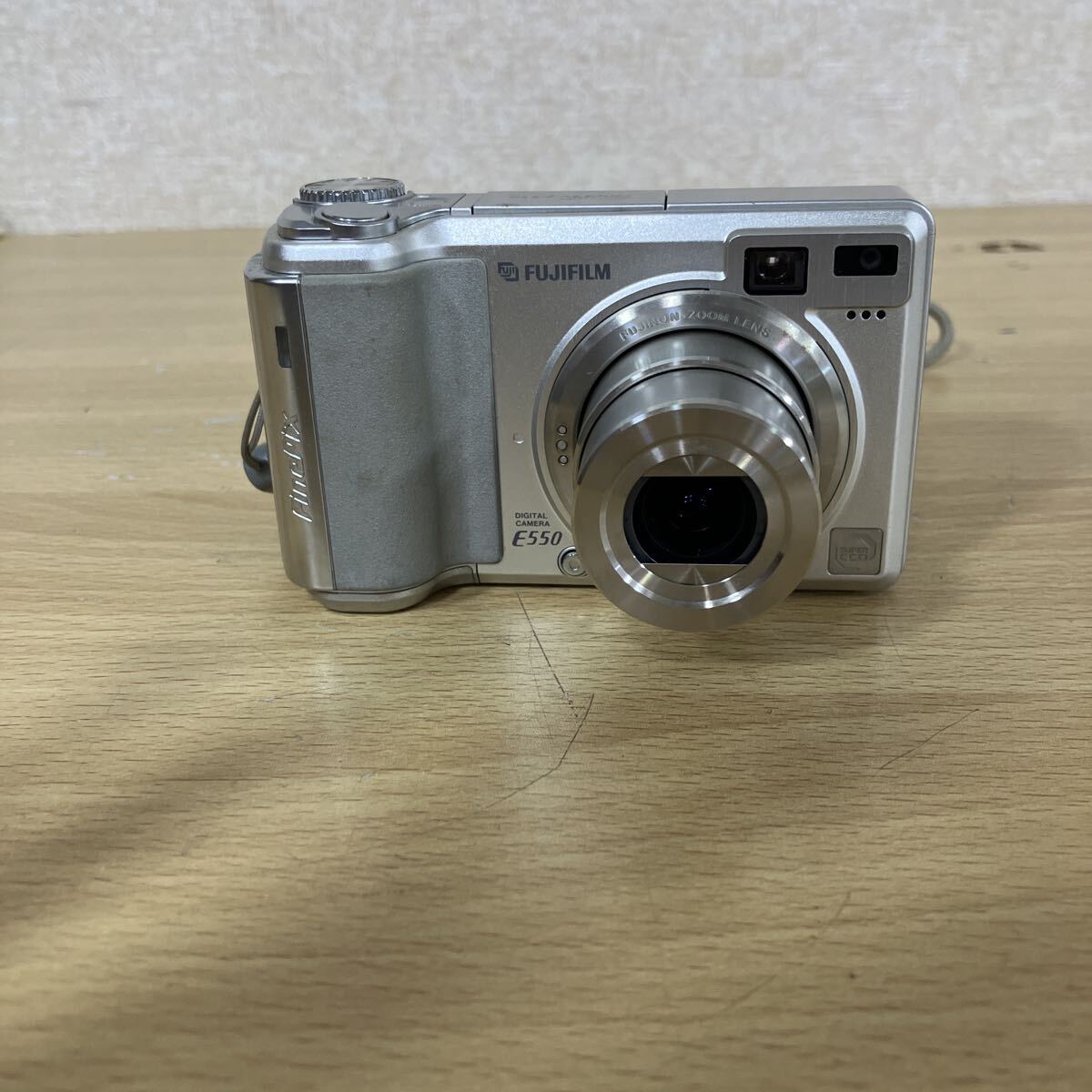 FUJIFILM フジフィル FinePix E550 レンズ 4x OPTICAL ZOOM f=7.2-28.8mm コンパクトデジタルカメラ デジカメ 通電確認済み 3 サ カ 1798