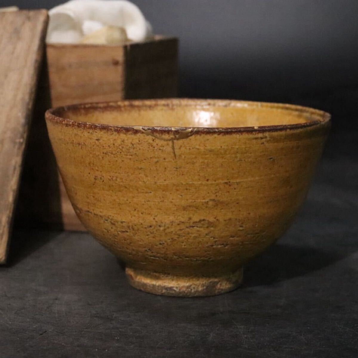 【李朝 玉子手 黄伊羅保 茶碗】時代茶碗／侘び茶の名残を宿す逸品／共箱付