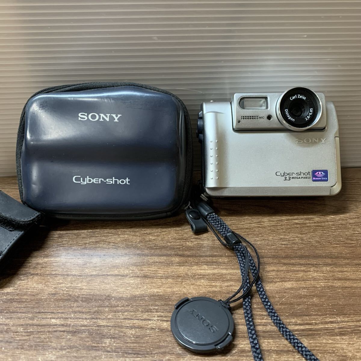 SONY ソニー Cyber-shot コンパクトデジタルカメラ DSC-F55V シルバー ケース付 デジカメ サイバーショット 保管品 中古 (f3