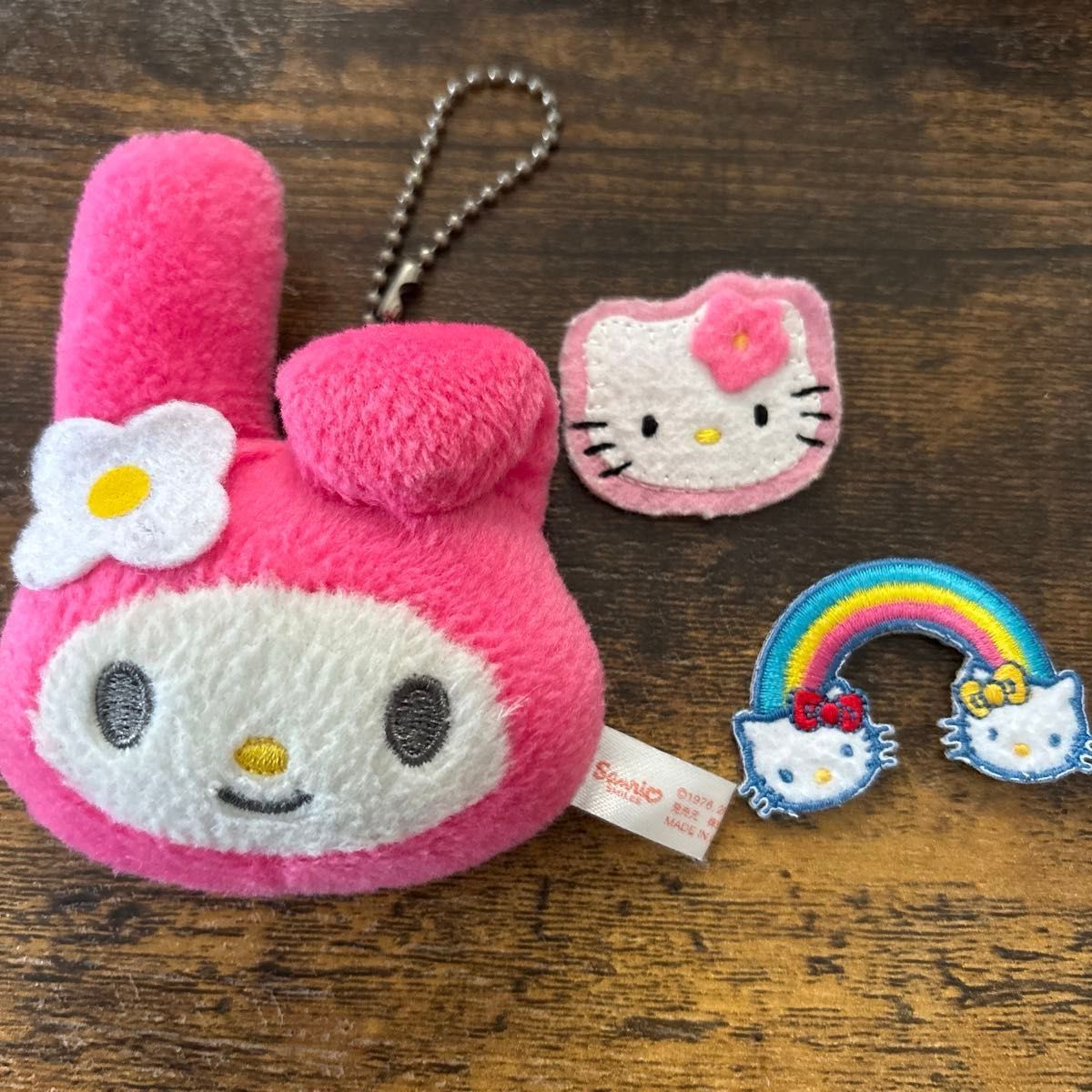 マイメロディ サンリオ マスコット 裏鏡キーホルダー マイメロ ハローキティ アップリケ二手;物流保障;有些许损伤或污渍