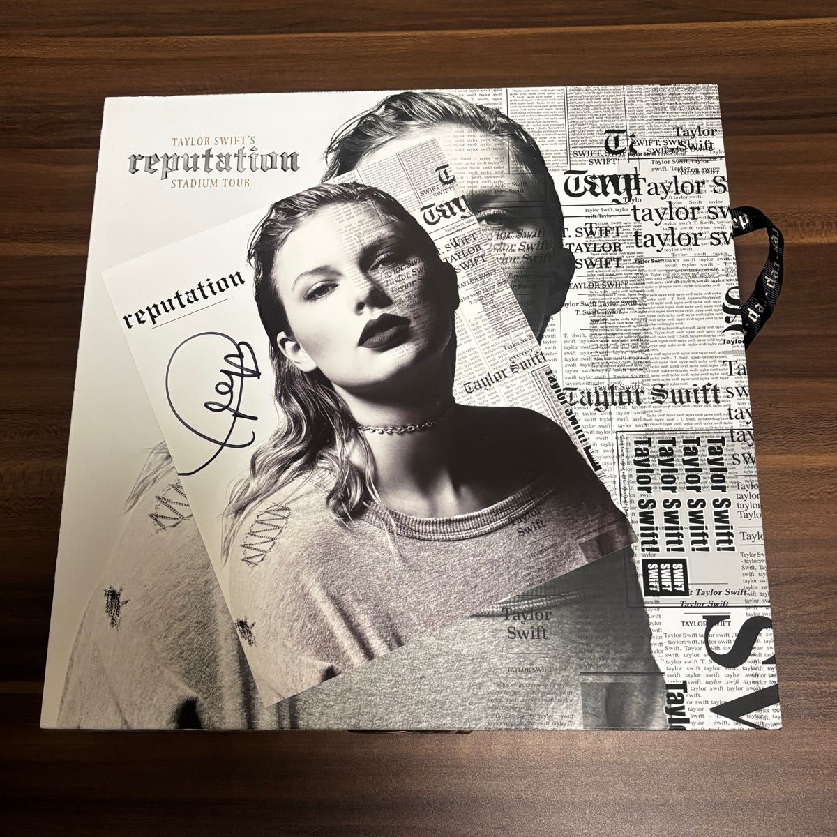 Taylor Swift Reputation VIP BOX テイラー・スウィフト レピュテーション 直筆サイン入り ポスター付二手;物流保障;没有明显的损伤或污渍