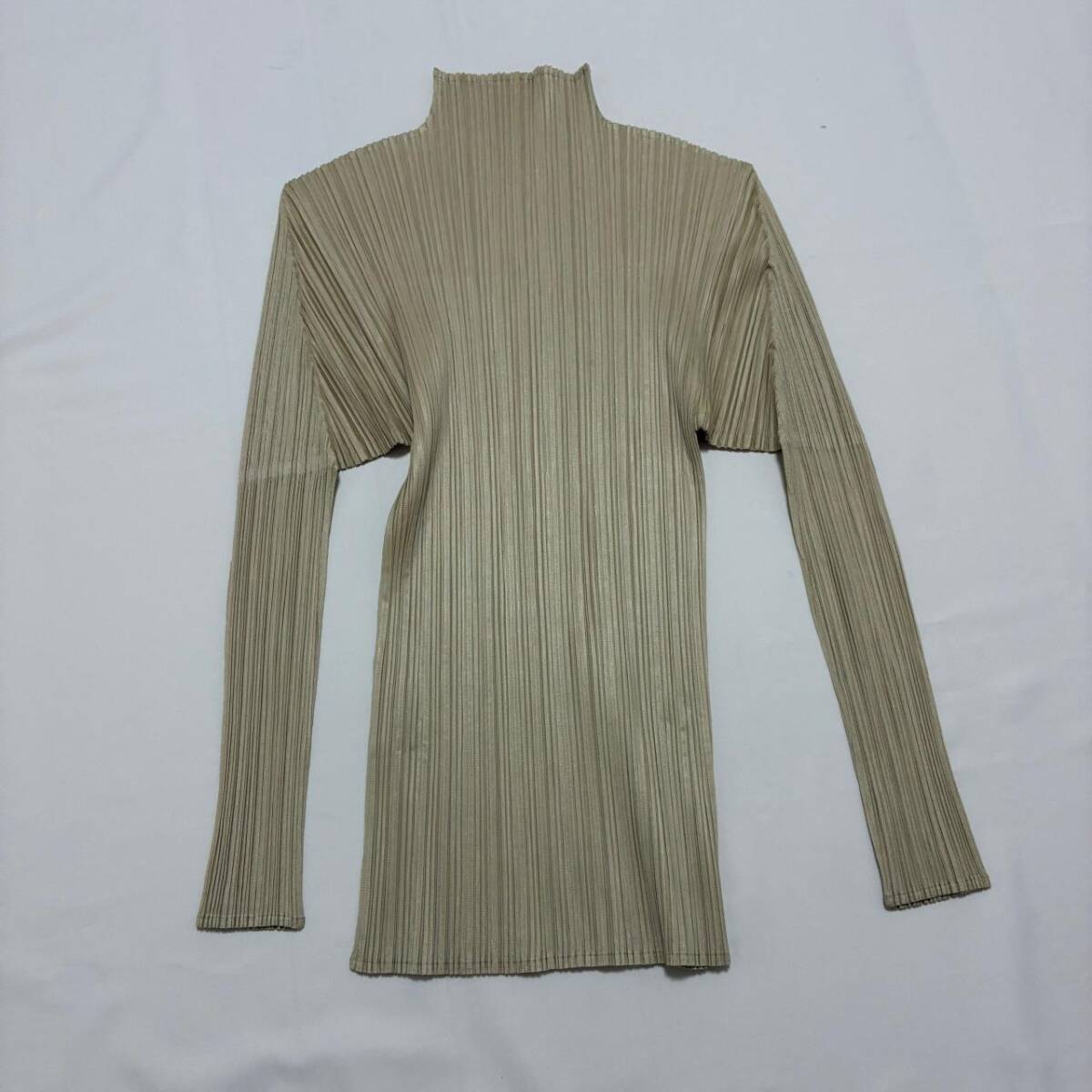 ISSEY MIYAKE イッセイミヤケ プリーツプリーズ ハイネック 長袖カットソー ベージュ系 レディース サイズ 3 カットソー