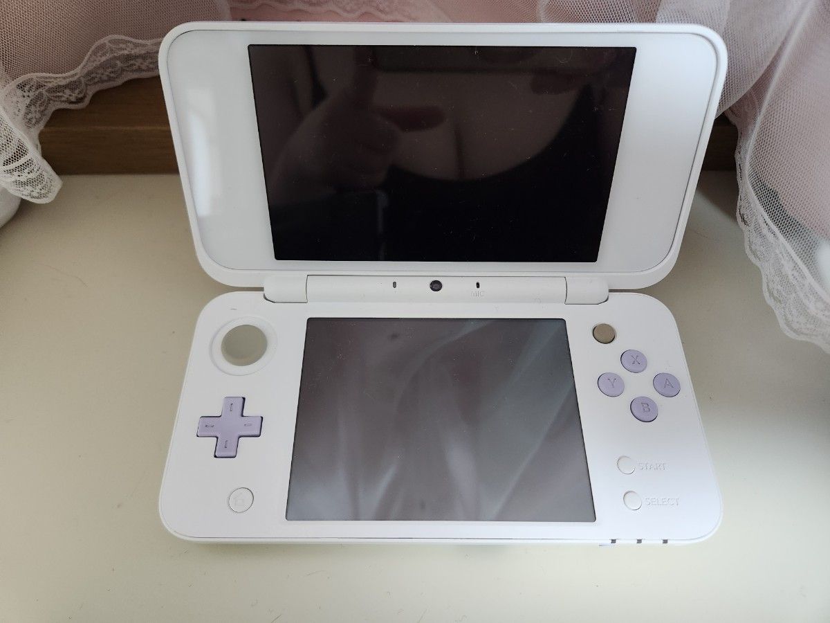 New ニンテンドー2DS LL ホワイト×ラベンダー最終お値下げ二手;物流保障;有些许损伤或污渍;易碎品;航空禁运