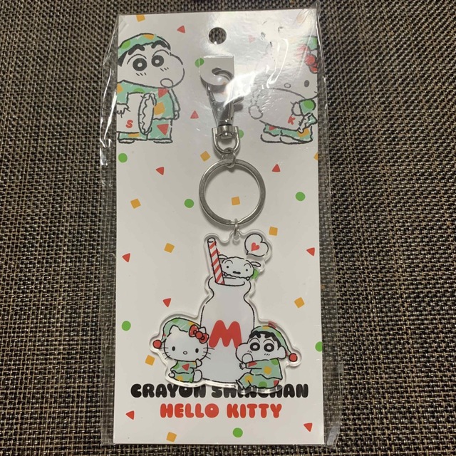 ハローキティ　クレヨンしんちゃん　コラボキーホルダー