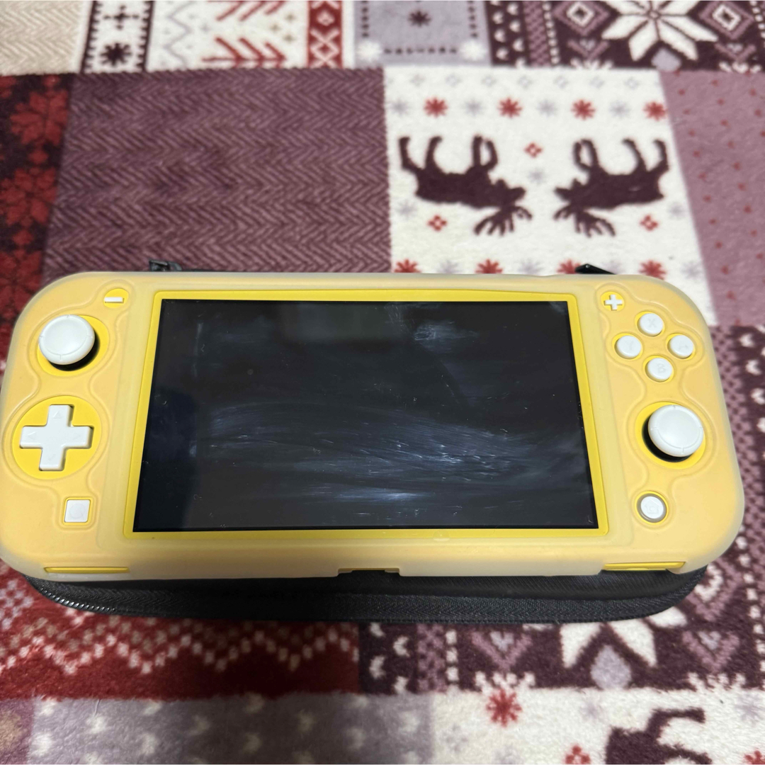 Nintendo Switch Lite イエロー有些许损伤或污渍