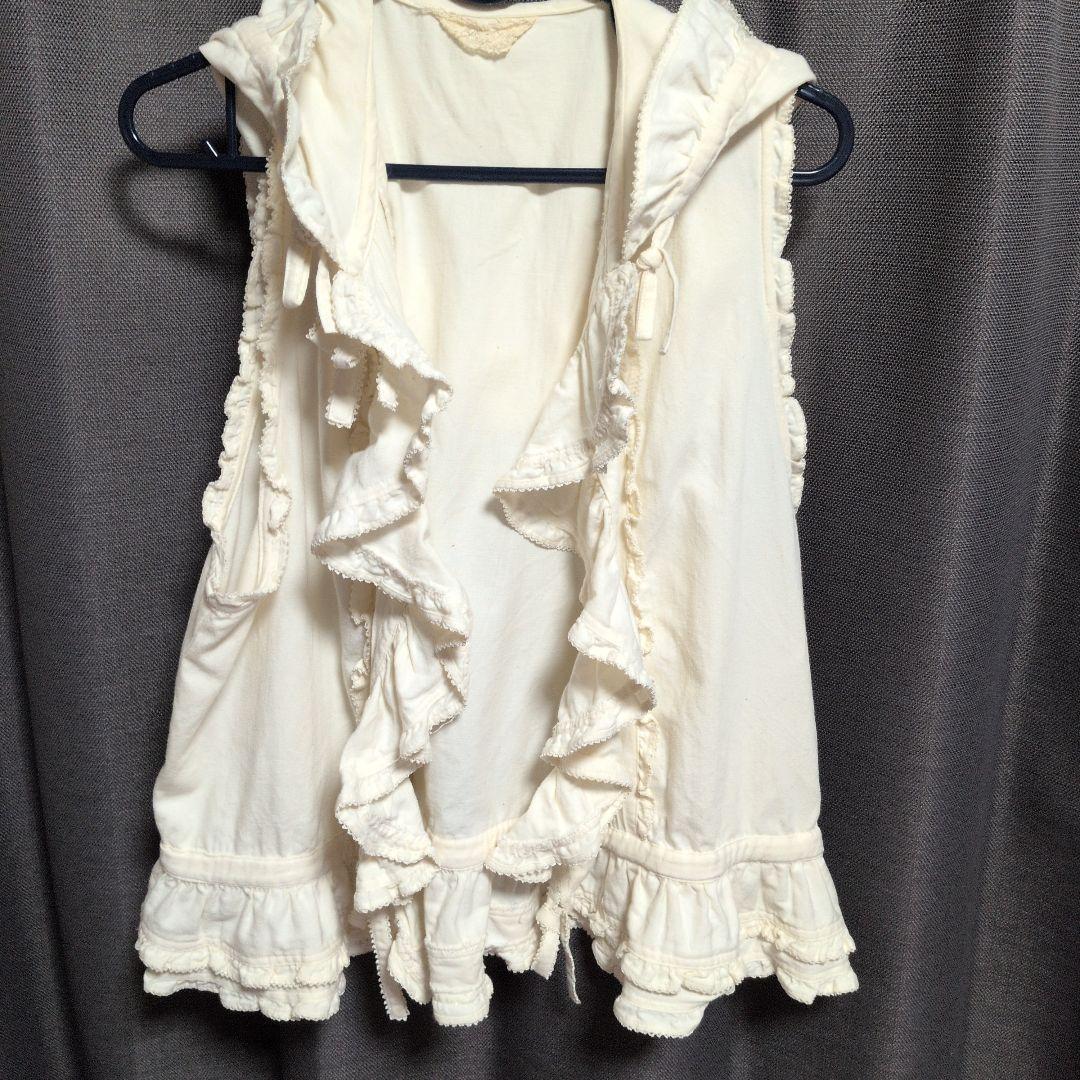 【超美品】フリル フード付き ベスト ジレ ホワイト没有明显的损伤或污渍