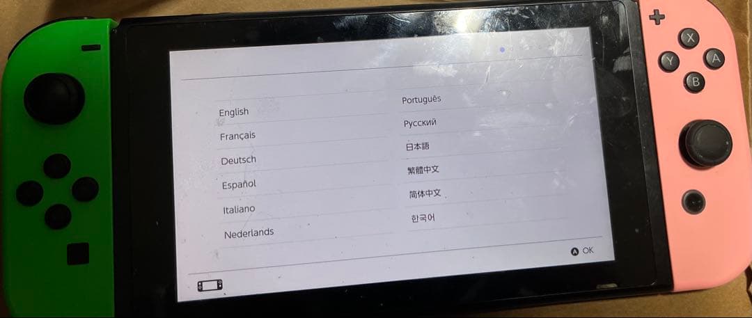Nintendo Switch 本体 グリーンとピンクのJoy-Con没有明显的损伤或污渍