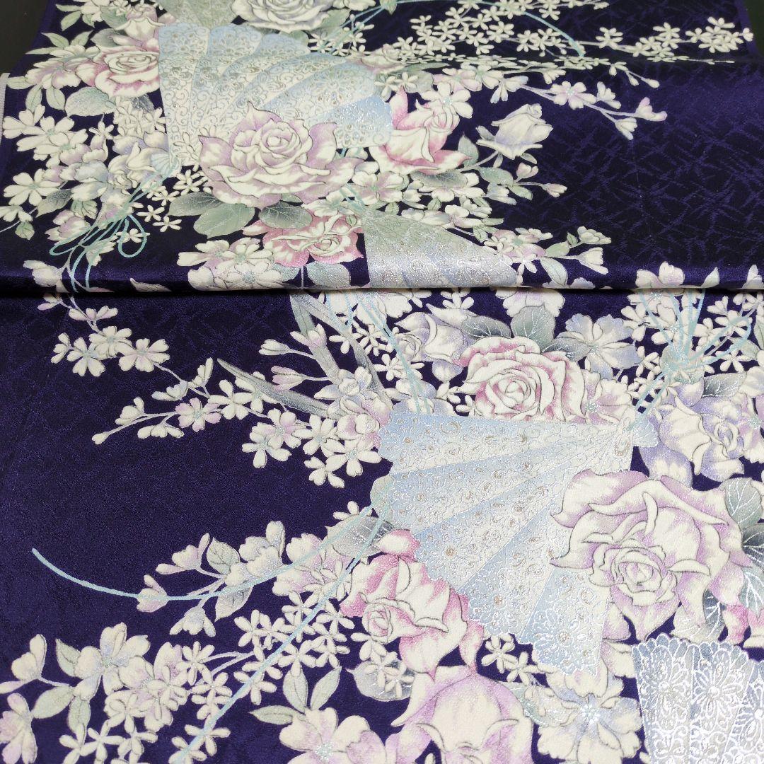 ②　着物　正絹　振り袖　薔薇柄　銀彩　ハギレ生地です。