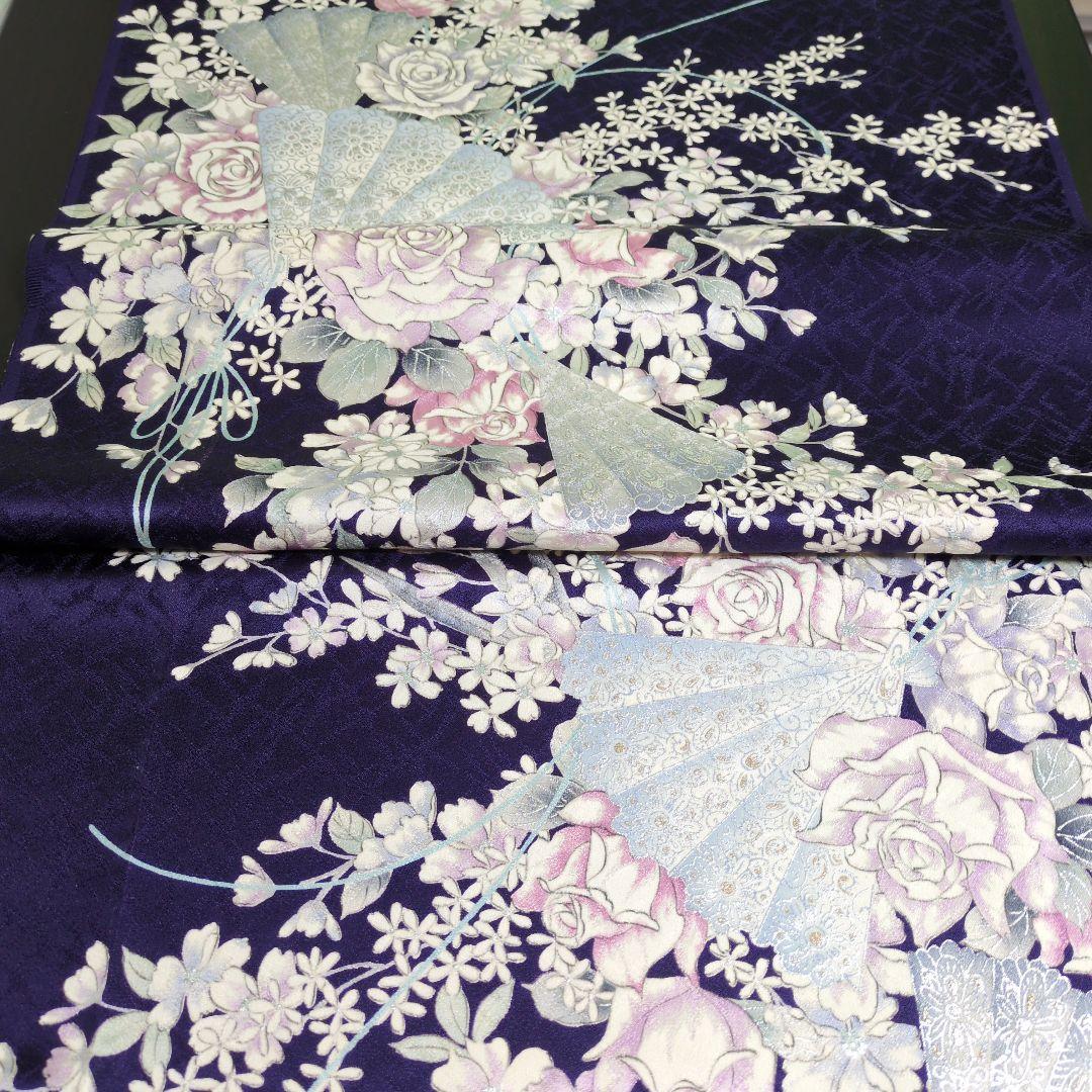①　着物　正絹　振り袖　薔薇柄　銀彩　ハギレ生地です。