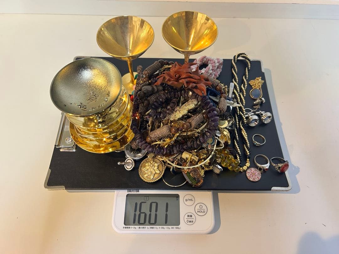 アクセサリー　イミテーション　遺品整理　生前整理　まとめ　1.6キロ