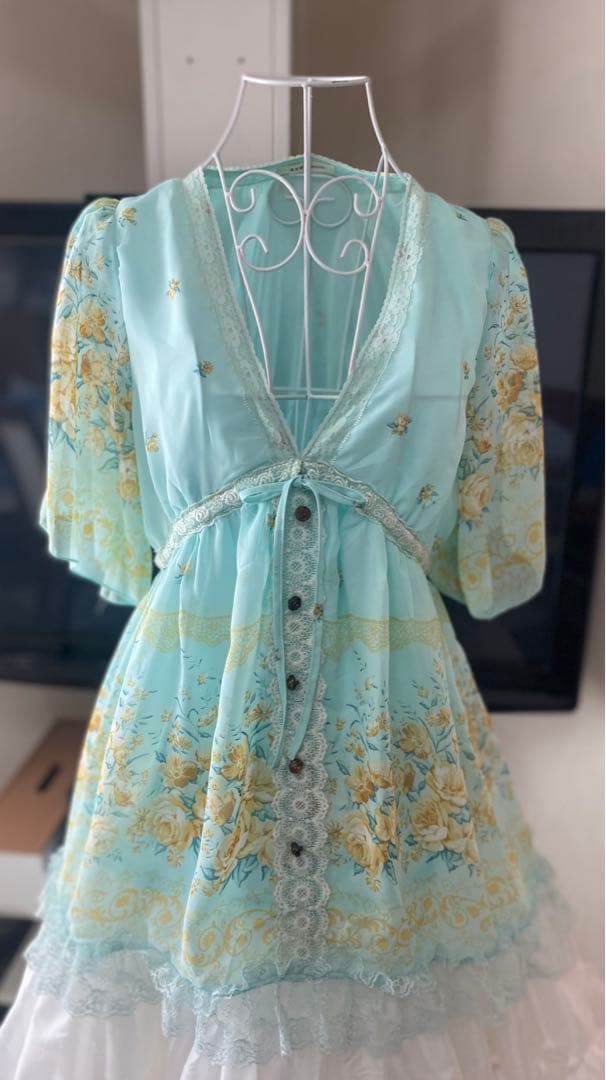 未使用品近いaxes femme 花柄シフォンチュニック ブラウス y2kaxes femme;接近未使用