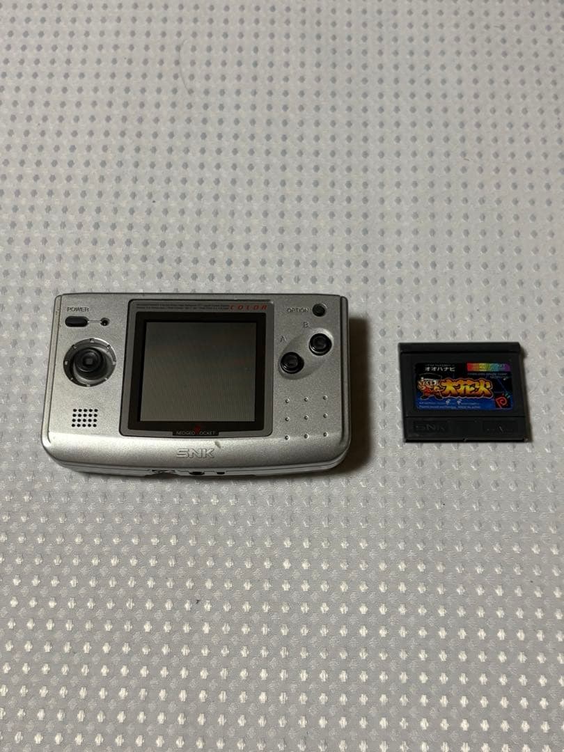 旧ネオジオポケットカラーNEOGEO POCKET COLOR ゲームソフト付きNEOGEO;没有明显的损伤或污渍