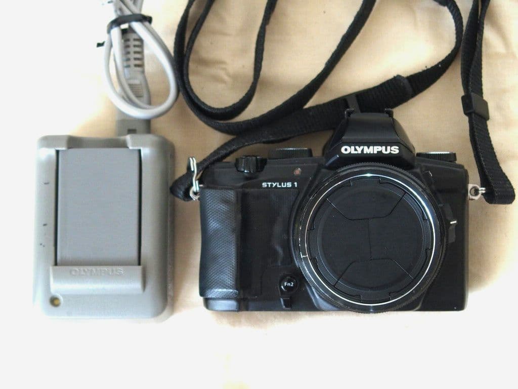 ジャンク OLYMPUS STYLUS 1 本体 バッテリー充電器付きOLYMPUS;有损伤或污渍