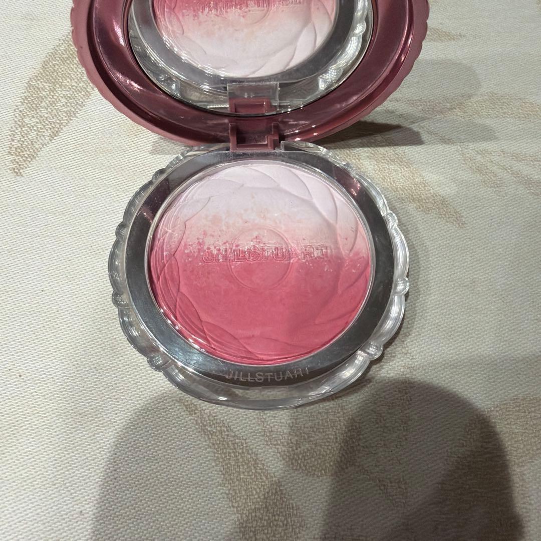 ジルスチュアート パステルペタル ブラッシュ 102 berry parfaitJILL STUART;没有明显的损伤或污渍