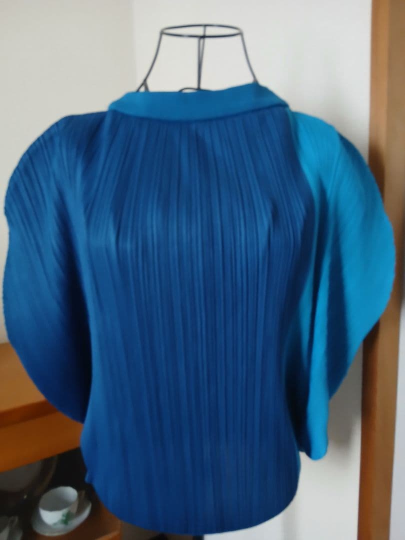 PLEATS PLEASE レア サークル トップス イッセイミヤケ　ブルー2色PLEATS PLEASE;没有明显的损伤或污渍