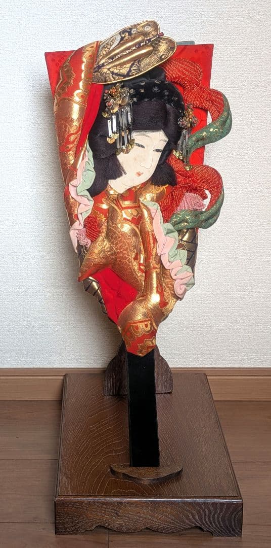アンティーク 押し絵羽子板 ビラビラかんざし 木製飾り台付没有明显的损伤或污渍
