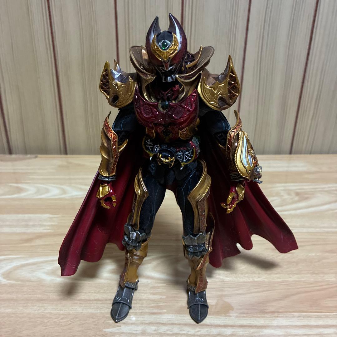 S.I.C 仮面ライダーキバ エンペラーフォーム有些许损伤或污渍