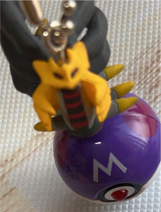 ポケモン　ギラティナ　光るキーホルダーPokemon;没有明显的损伤或污渍