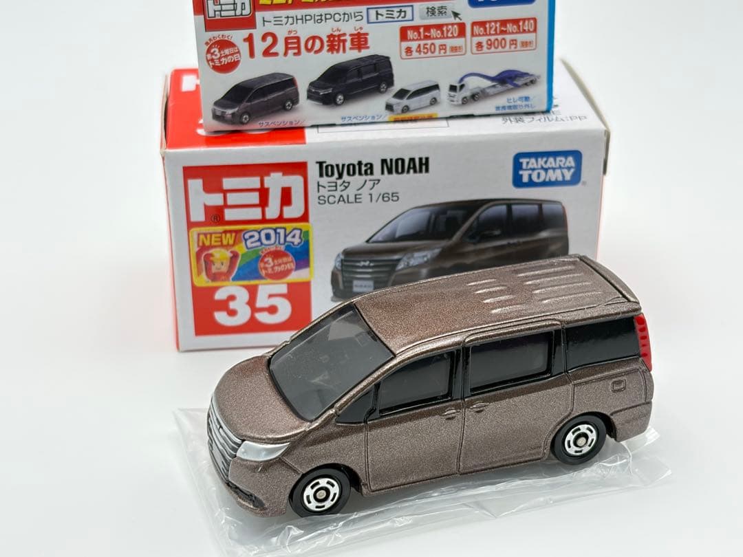 美品 絶版 トミカ トヨタ ノア No.35 新車シール付き